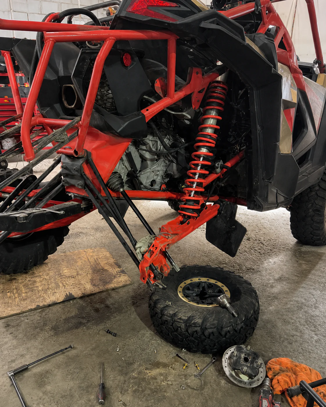 Suspensión de UTV en reparación